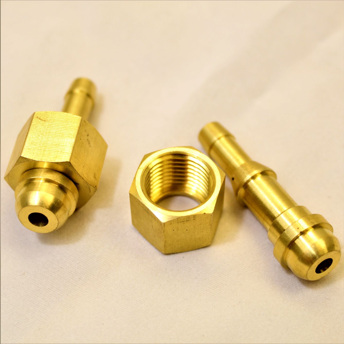 Штуцер со съемной гайкой М16 правая резьба под шланг 6 мм, 9мм